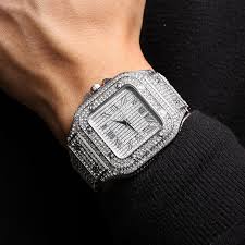 ارتقِ بمظهرك مع ساعة الفاخرة