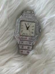 ارتقِ بمظهرك مع ساعة الفاخرة